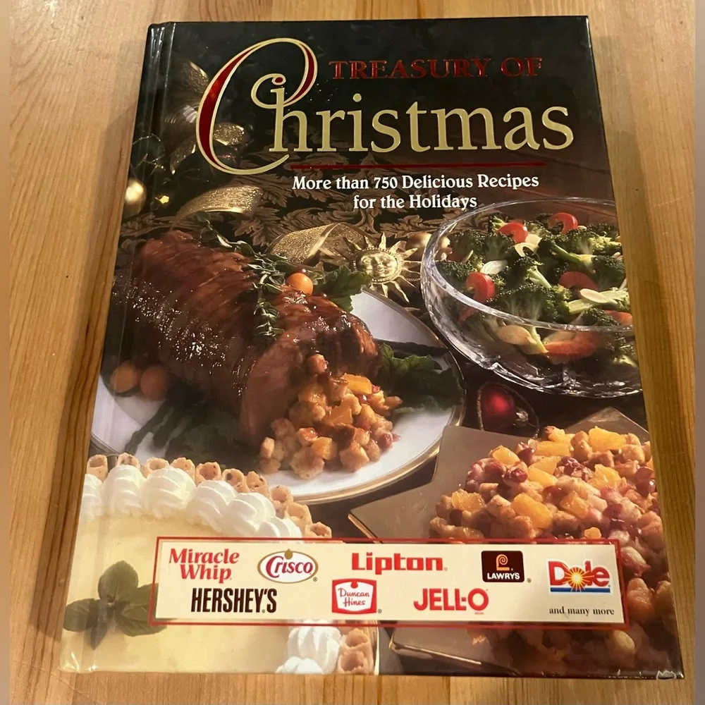 NEW Vintage Treasury of Christmas Cookbook 1995. 576 pages more than 750 recipes